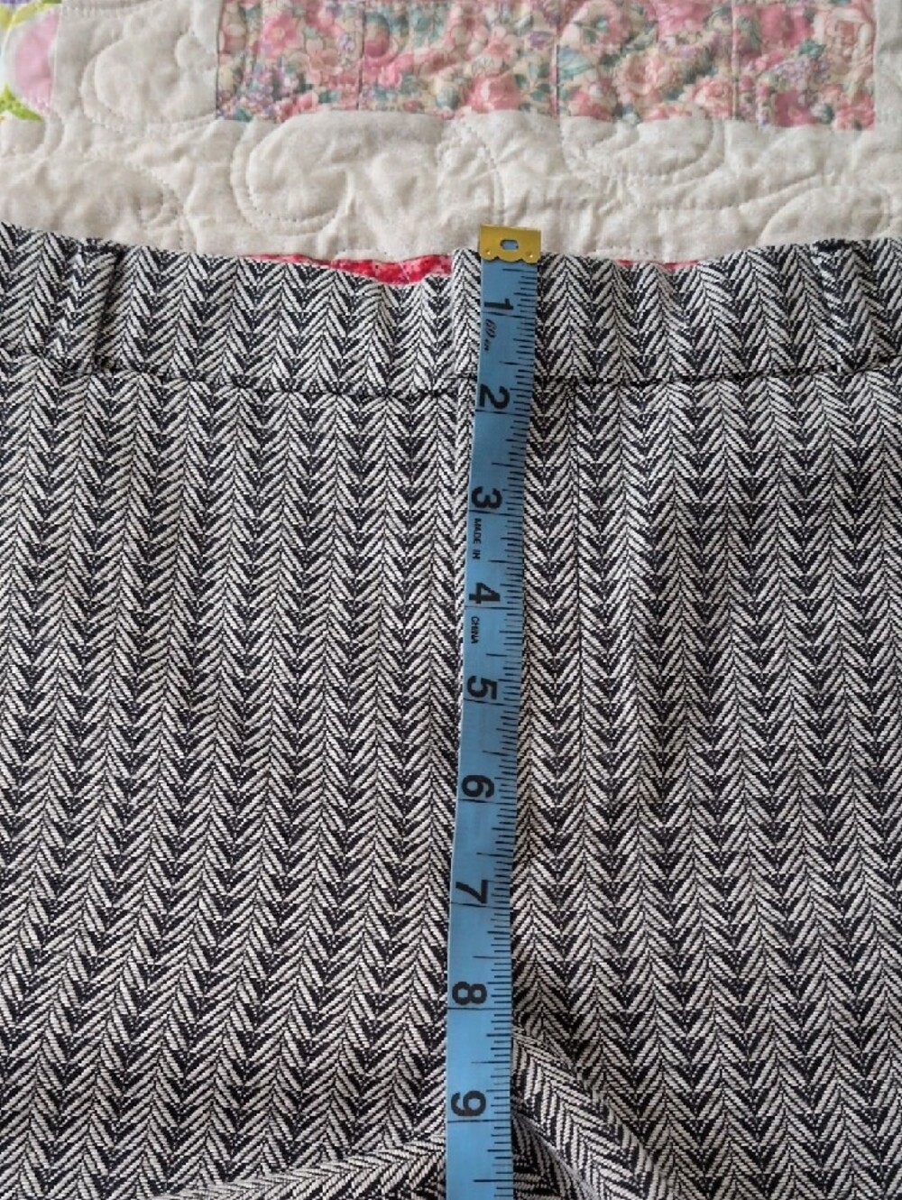 Banana Republic Black and White Chevron Shorts - Picture 11 of 11